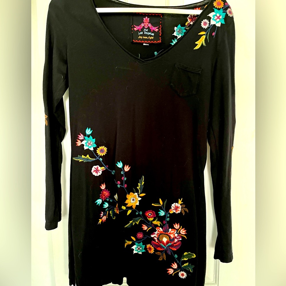Johnny Was embroidered tunic. Embroidery on front, back and sleeves. Beautiful
